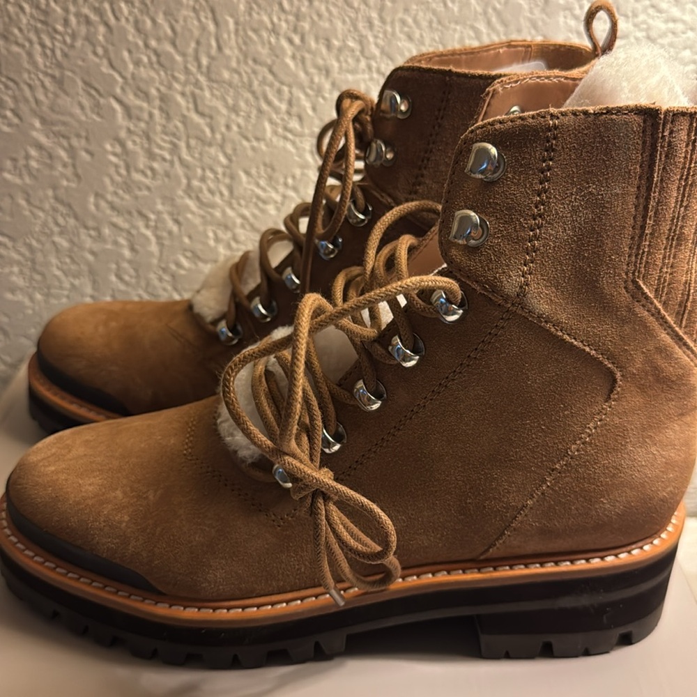 Marc Fisher LTD
Lug Sole Women’s Boot Size 7